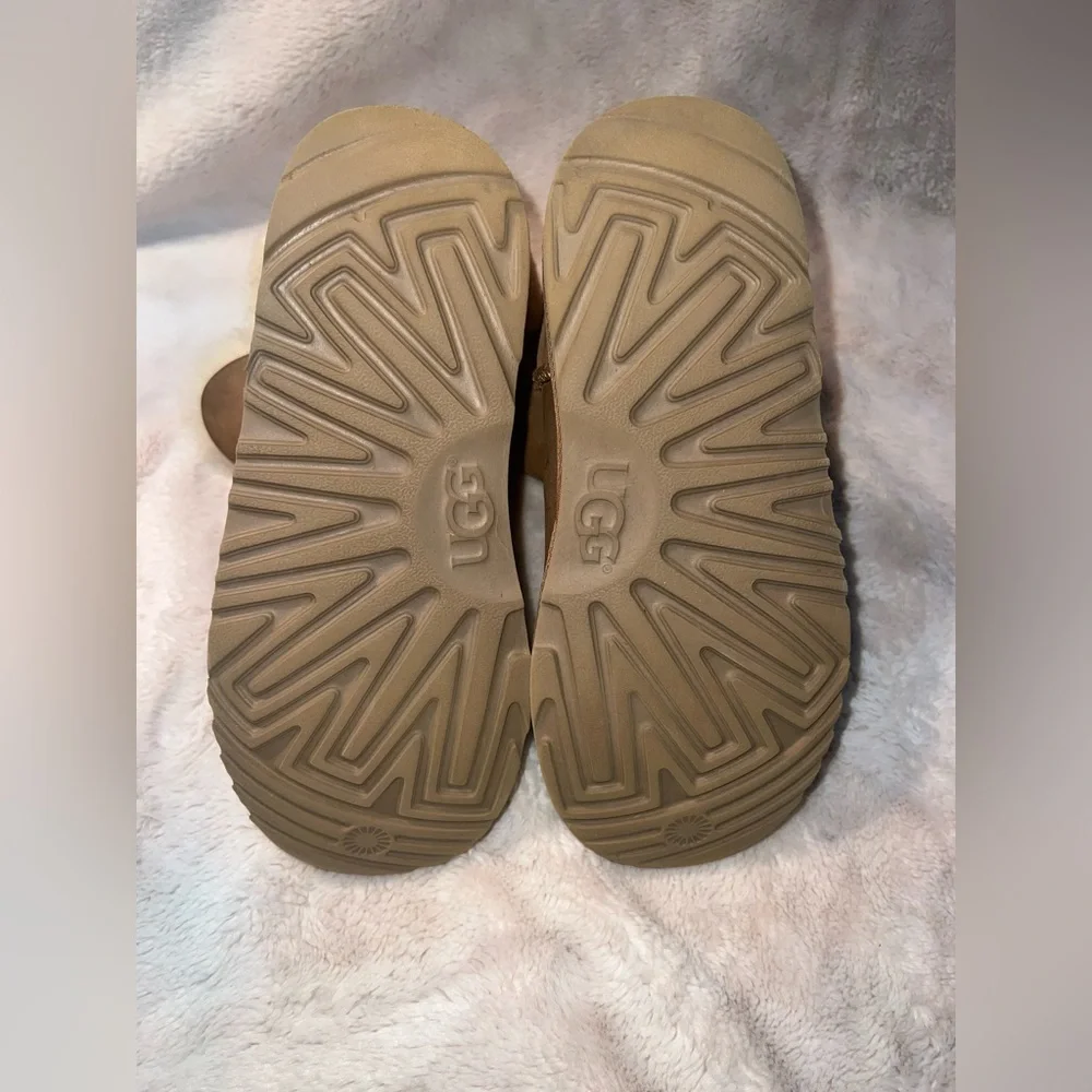 Ugg Bailey Button Boots Size 5 - Picture 4 of 7